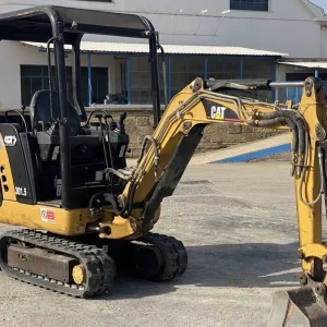 CATERPILLAR 301.5 + BRH + 3 GODETS
